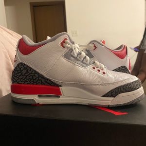 Jordan fire red 3s
